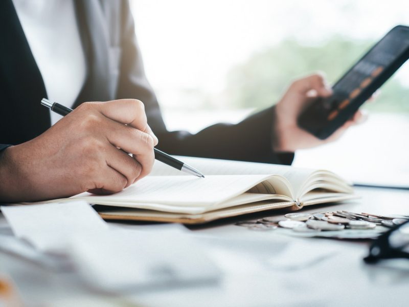 Accountant calculate the cash bill.